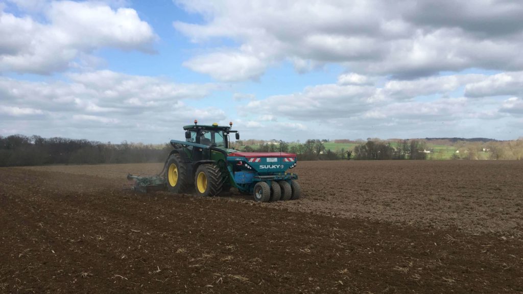 Prestation semis de céréales et prairie au combiné